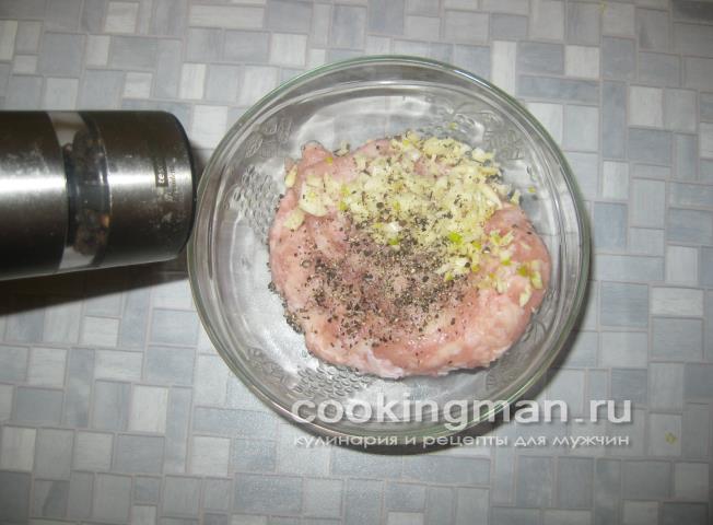 Гамбургер с куриной котлетой и сыром домашний гамбургер