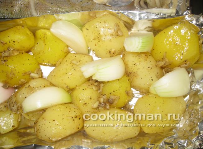 Отварной молодой картофель запеченный с луком чесноком и черным перцем рецепты приготовления картофеля