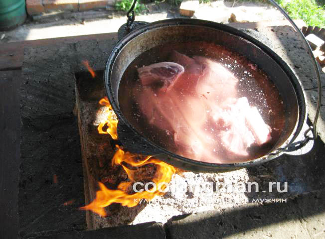 Заливаем мясо водой