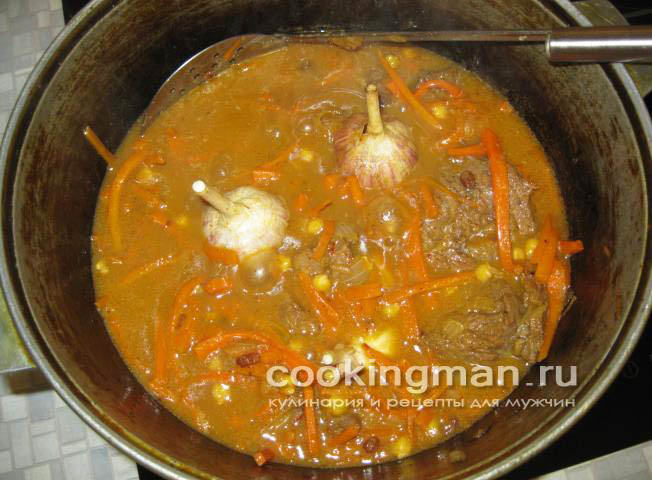 закладываются три головки чеснока