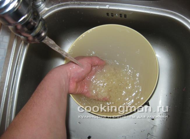 моем рис в проточной воде