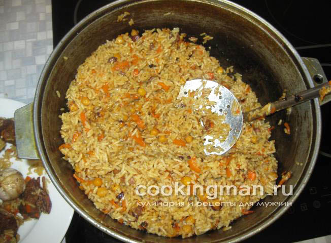 плов тщательно перемешивается