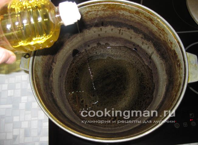 наливаем около стакана растительного масла