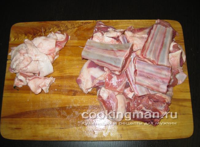 Бараньи ребрышки и лопаточки тушеные с луком и овощами бараньи ребрышки