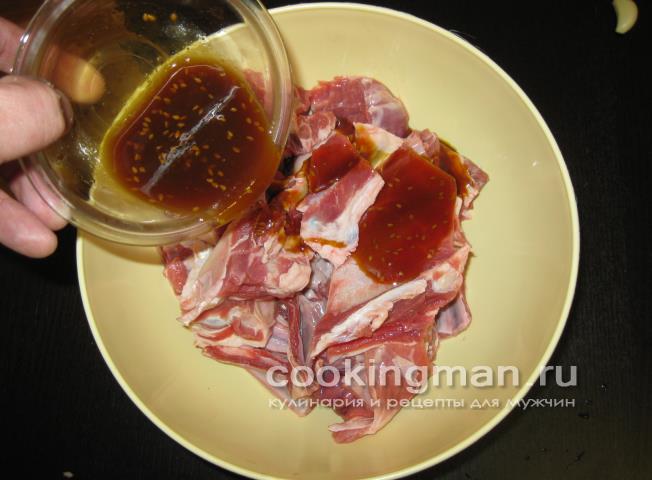 Бараньи ребрышки и лопаточки тушеные с луком и овощами блюда из бараньих ребрышек