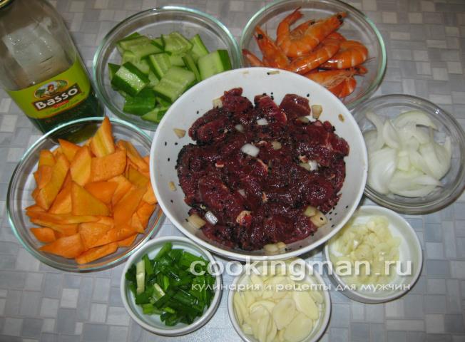 Говядина жареная с креветками и овощами жареная говядина
