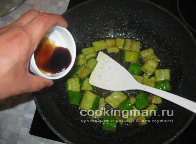 Говядина жареная с креветками и овощами жареная говядина