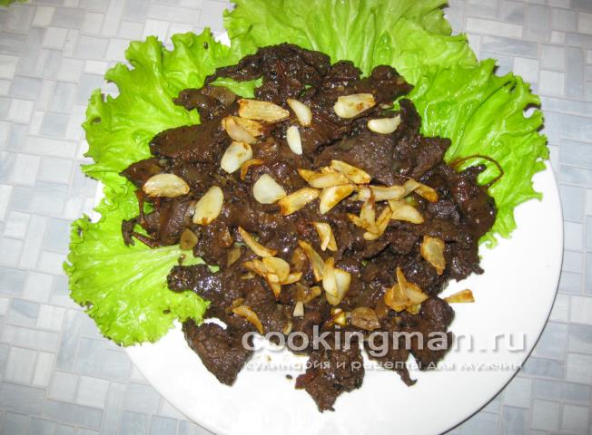 Говядина жареная с креветками и овощами жареная говядина