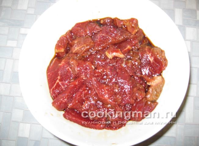 Говядина жареная с креветками и овощами жареная говядина