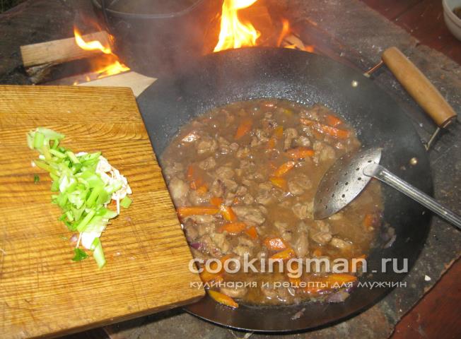 Грудинка тушеная с картошкой тушеная картошка