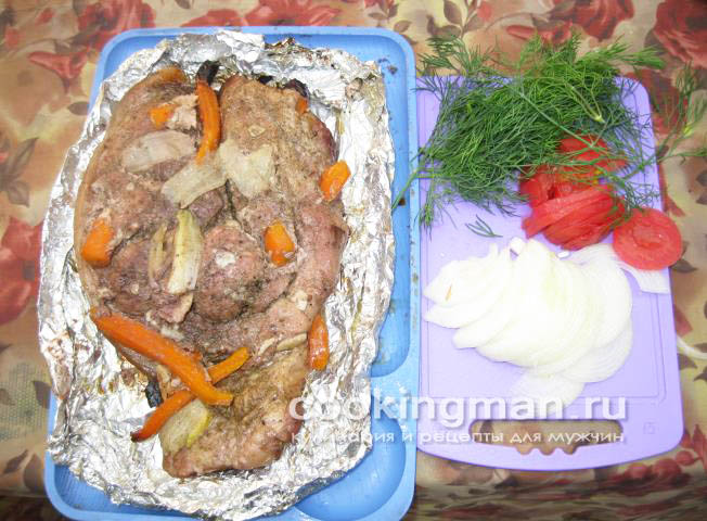 Свинина запеченная в фольге кусок свинины запеченный в фольге