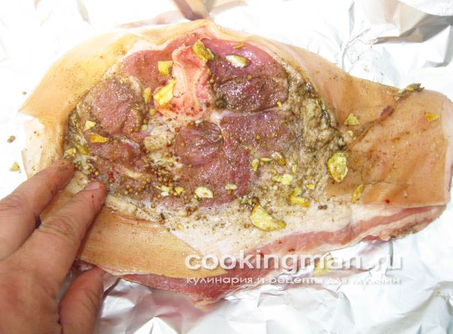 Свинина запеченная в фольге кусок свинины запеченный в фольге