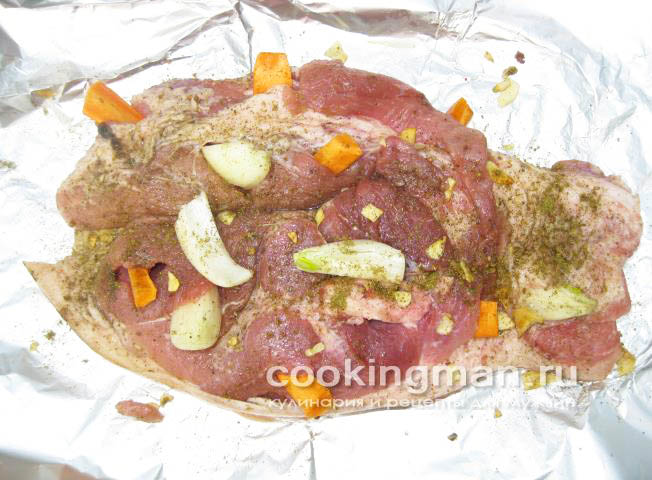 Свинина запеченная в фольге кусок свинины запеченный в фольге