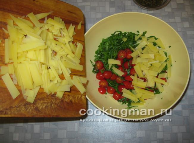 Салат с рукколой, черри и пармезаном салат с рукколой и помидорами