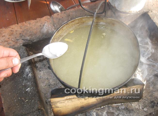 Уха из стерлядки, семги и масляной рыбы уха из стерляди