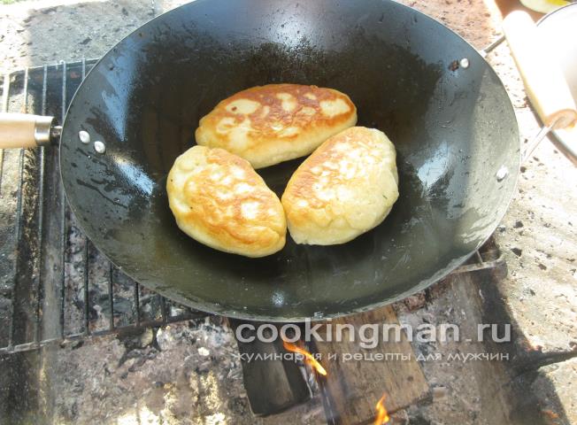 Пирожки с луком и яйцами пирожки с яйцом и луком