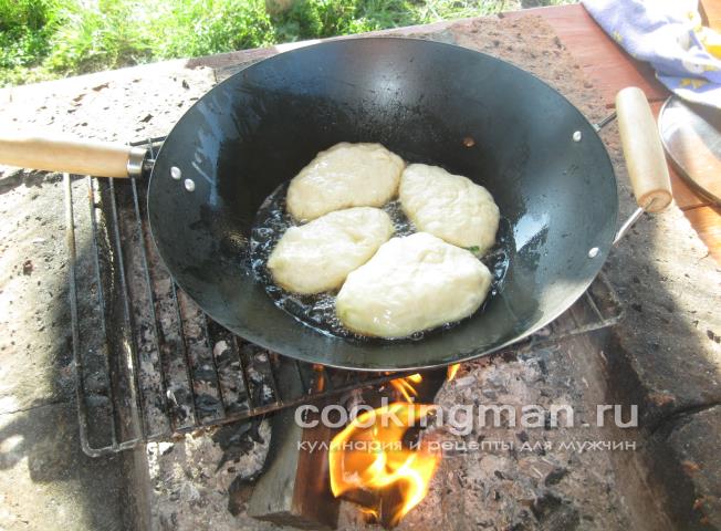 Пирожки с луком и яйцами пирожки с яйцом и луком